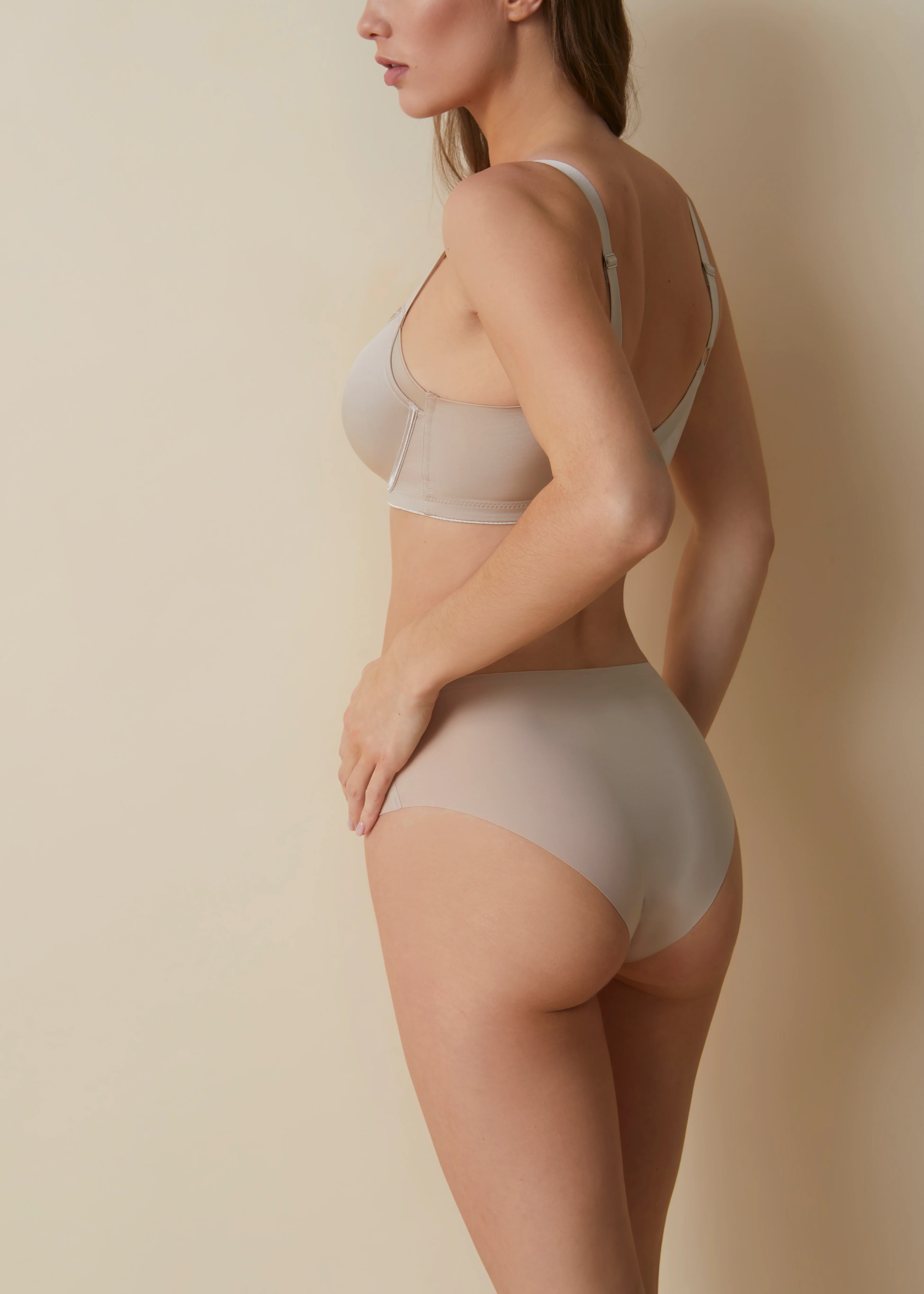 Reggiseno effetto seta con ferretto e coppe imbottite con fascia alta comfort - Image 8