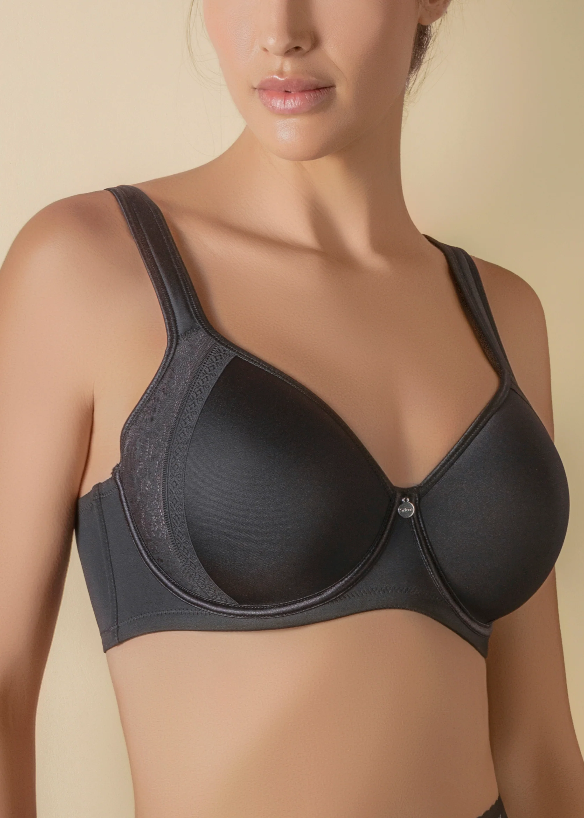 Reggiseno con ferretto, coppa spacer leggermente imbottita con decorazione in pizzo e spalline larghe comfort - Image 8