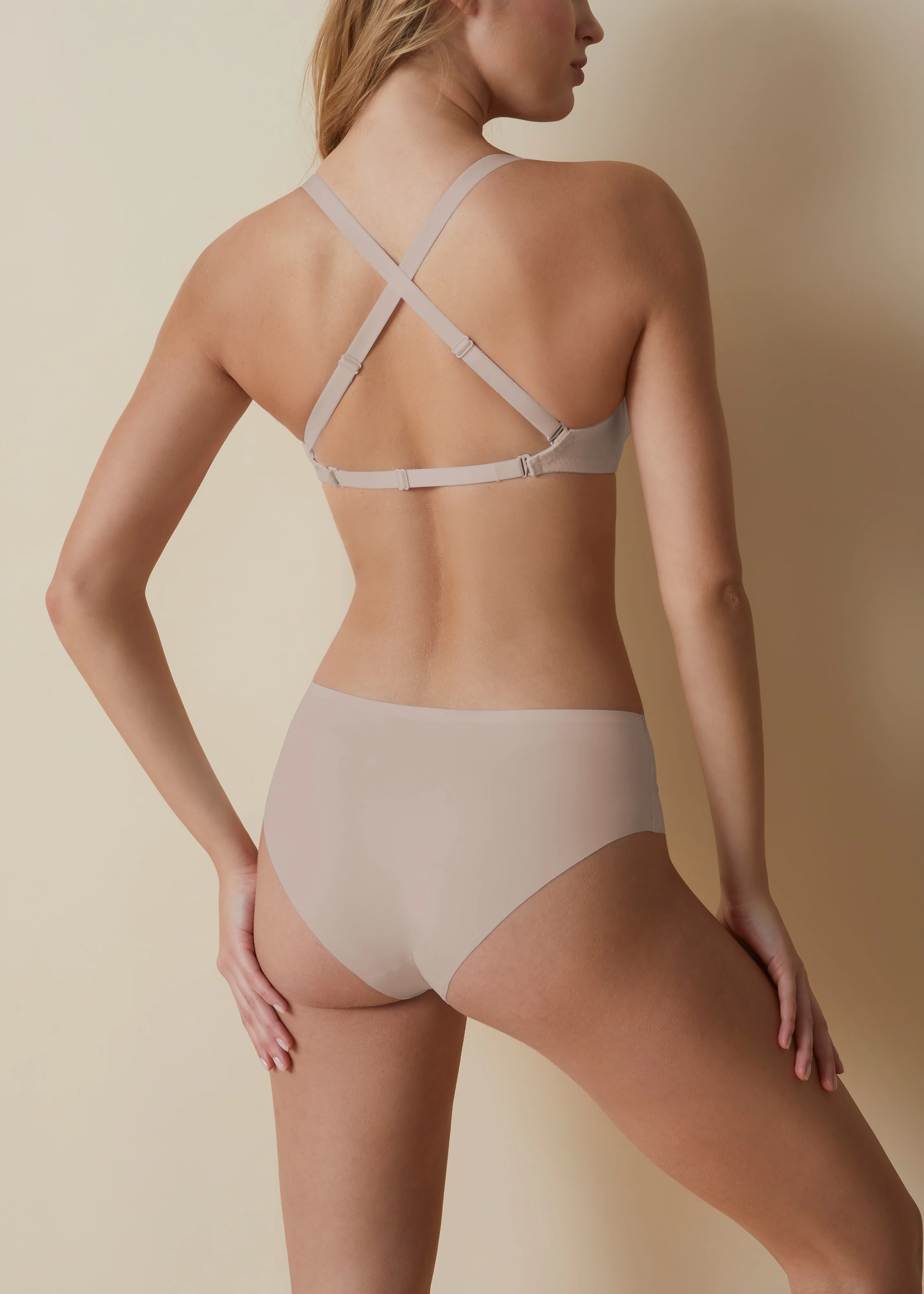 Reggiseno con ferretto e coppe imbottite con spalline multi posizione - Image 11