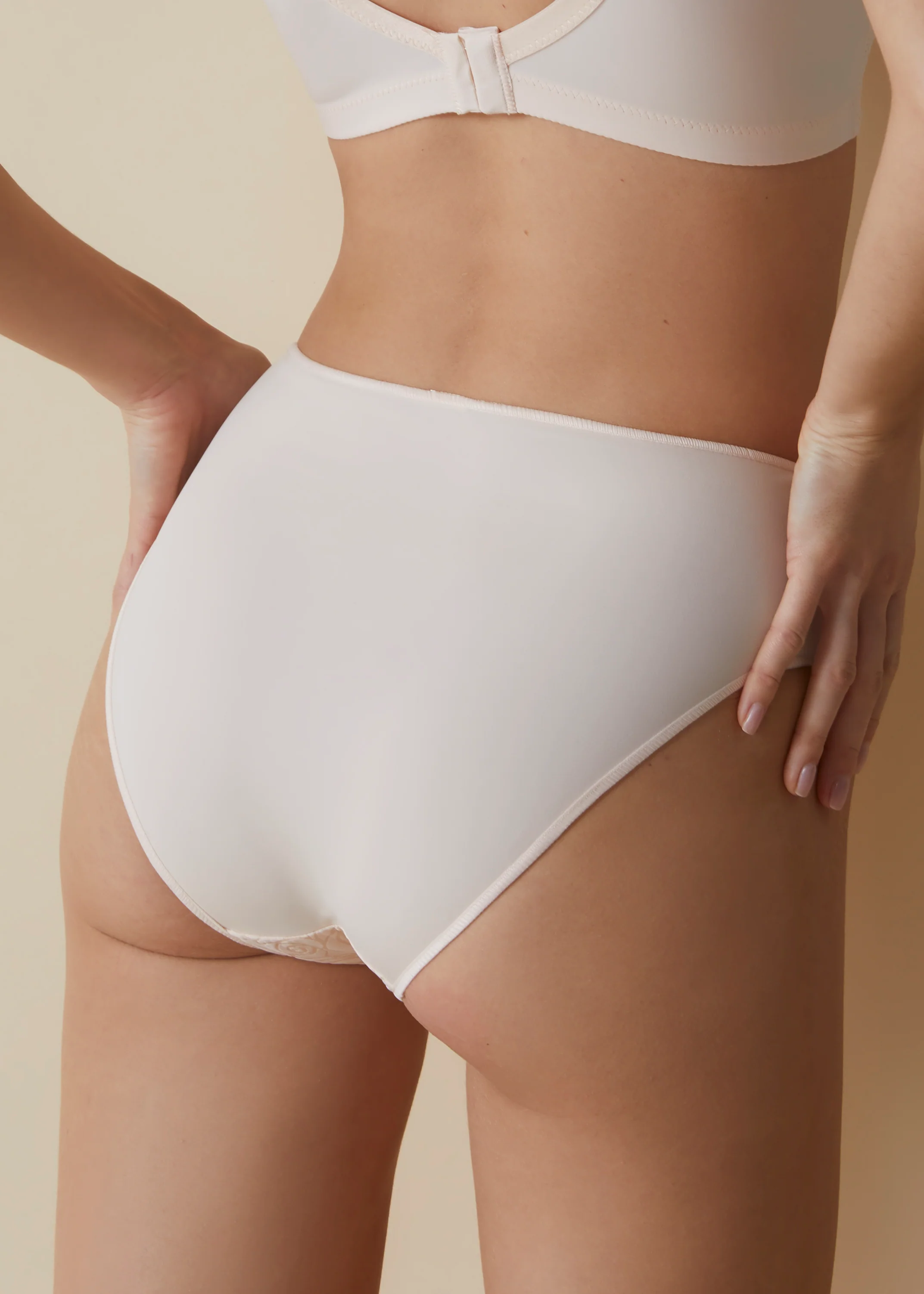 Slip a vita alta in morbido tessuto con motivo floreale - Image 16